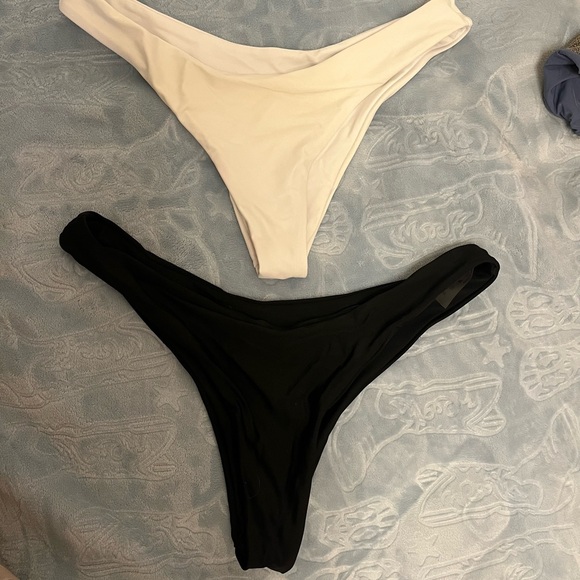 Bikinis - Picture 4 of 5